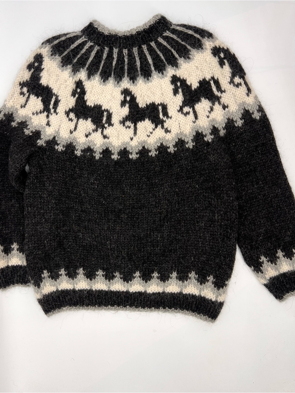Icelandic hand knit wool sweater with horses size M